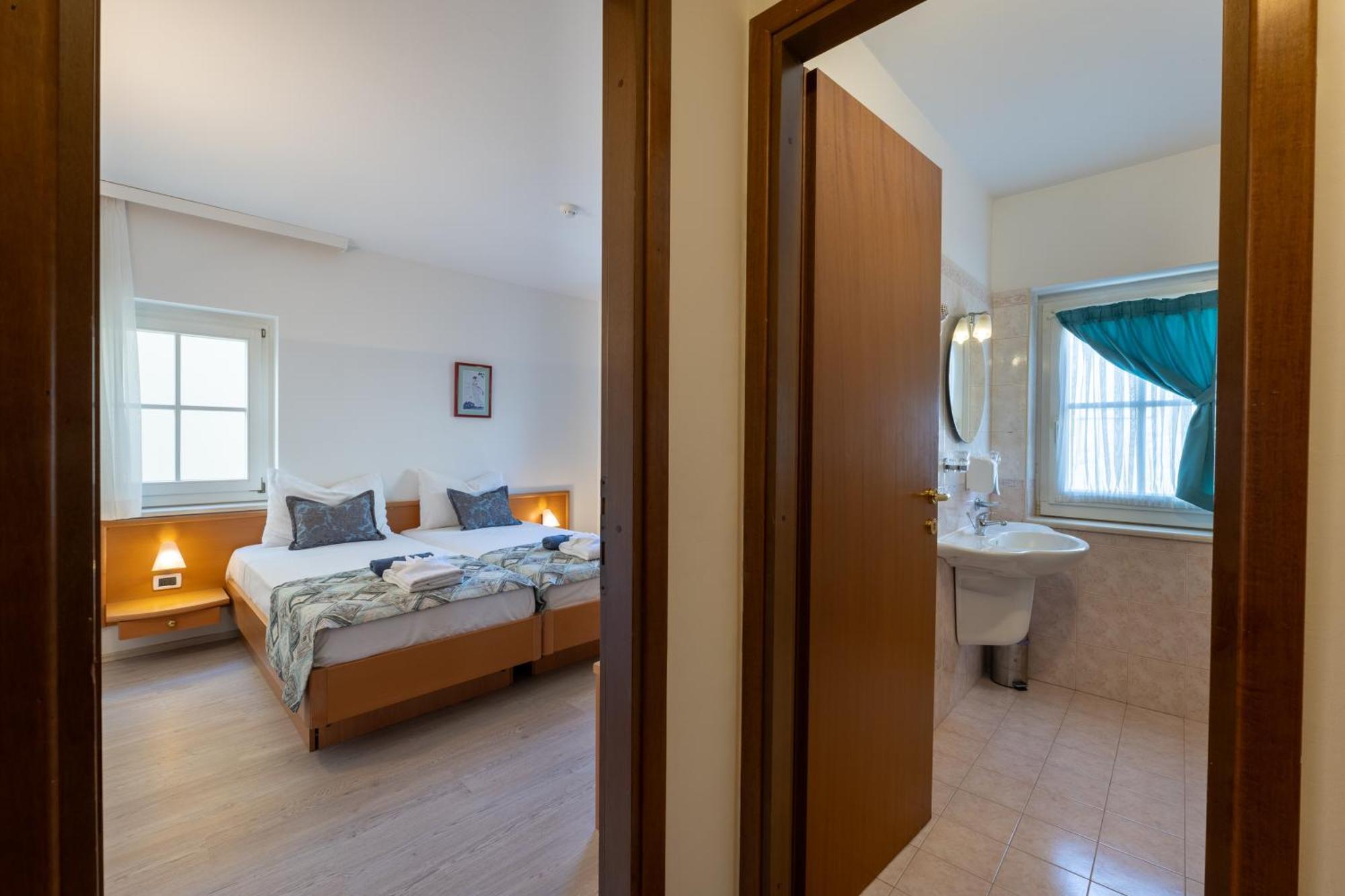 Villa Fontana Trogir Eksteriør bilde